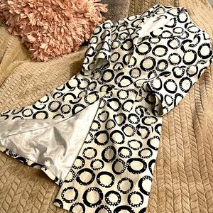 White and Black Circles, Quarter Sleeve Dress Coat (M)